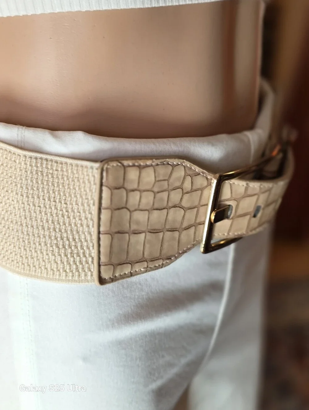 Vintage Wide Beige Croc-Embossed Elastic Cinch Belt - Gold Buckle